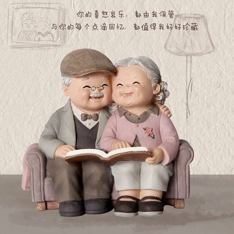 爱相伴恩爱现代老头老太太爷爷奶奶创意摆件生日情人节结婚礼物