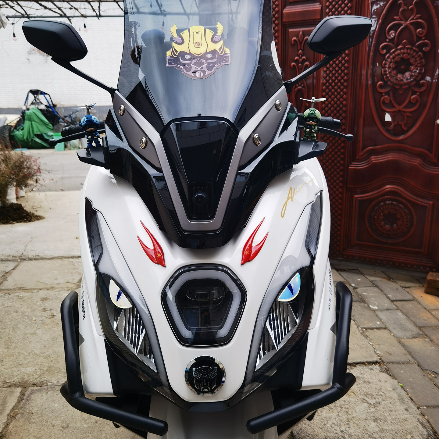 适用豪爵UFR150夜光猫眼睛装饰贴纸摩托车头变形金刚拉花改装配件,淘宝优惠券,粉丝福利购,淘宝优惠卷