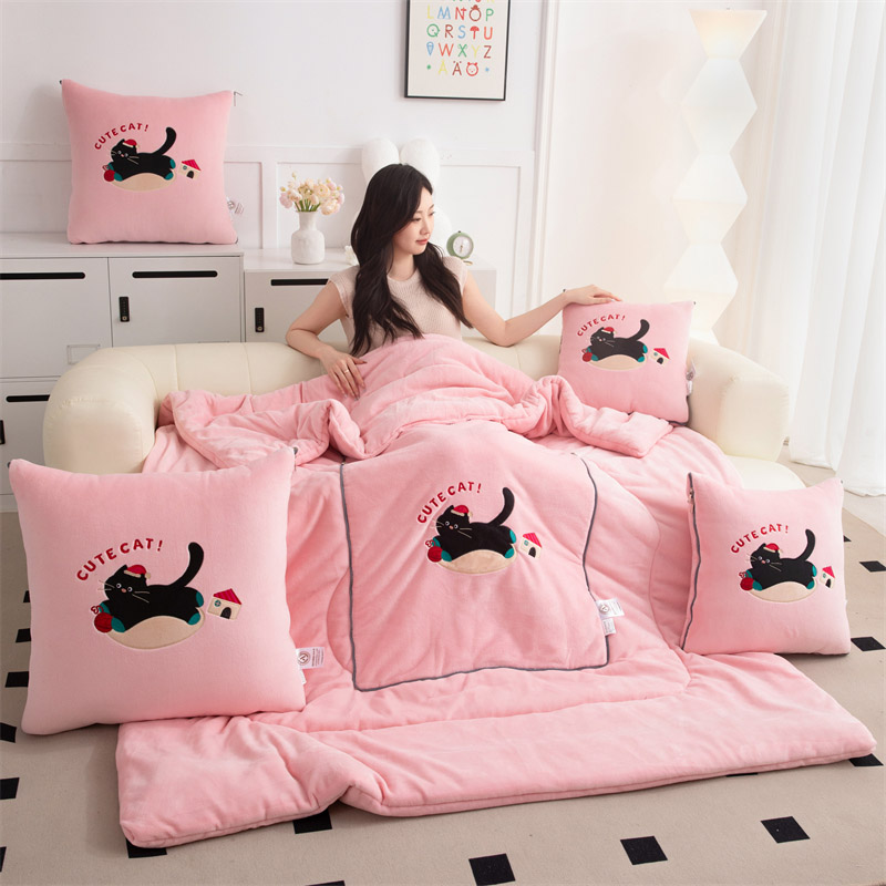 A类加厚特大牛奶绒抱枕被两用卡车靠垫学校沙发床上睡觉折叠毛毯 - 图2