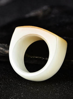 新疆和田玉籽料俏色玉扳指