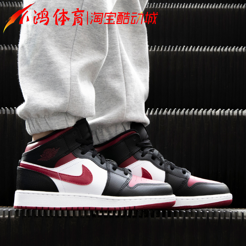 小鸿体育Air Jordan 1 Mid AJ1黑红脚趾中帮篮球鞋 554724-066-图2