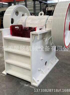 中小型碎石机鄂式破石机柴油移动砂石颚式破碎机可配多层振动筛
