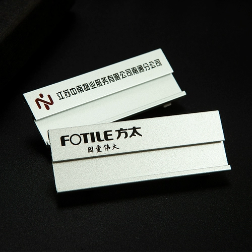 Металлическая высокая грудная карточка Custom -Made Hospital Hoctor -фамилия название бренд бренд индивидуальная игла магнитная магнитная настройка номера настройка