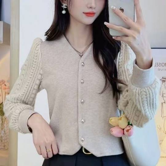 Бархатный утолщенный осенне-зимний свитер с полым дном и длинными рукавами, 2025, темперамент, уменьшающий возраст, универсальный верхний кружевной топ в иностранном стиле для женщин