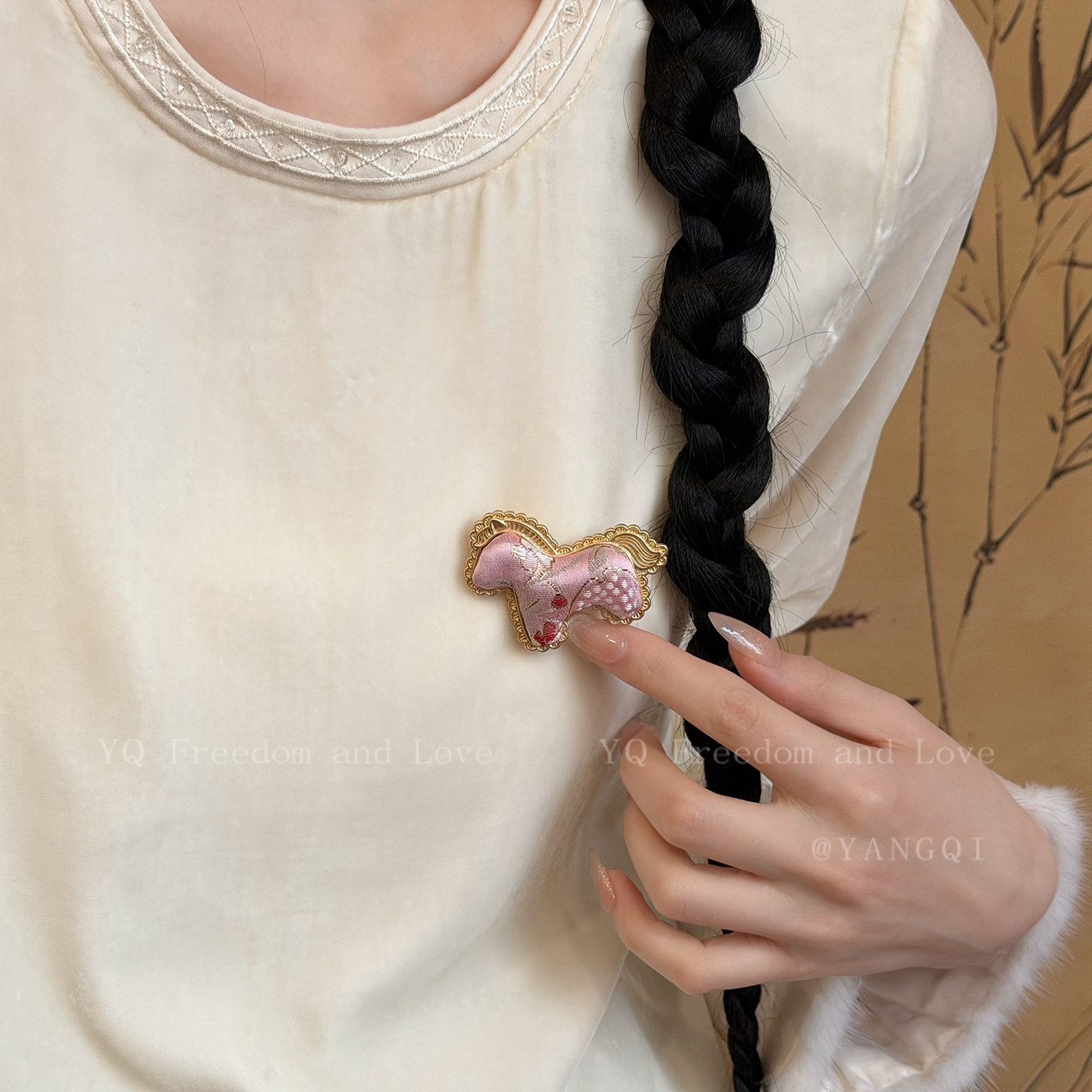 锦上添花~手工宋锦小马胸针女新中式国风旗袍装饰配饰高级感胸花,淘宝优惠券,粉丝福利购,淘宝优惠卷