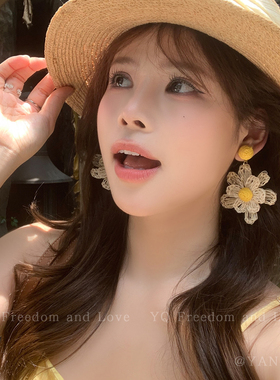 海南的风~黄色草编花朵耳环女海边度假风夸张耳钉甜美方圆脸耳饰