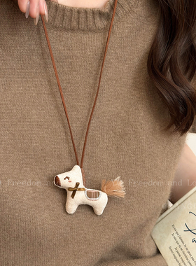 马年讨喜~新年红色可爱毛绒布艺小马项链女本命年长款毛衣链配饰