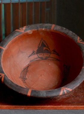 仰韶文化彩绘陶器摆件人面鱼纹