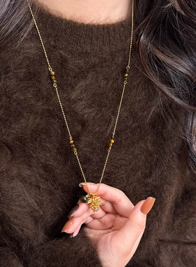 复古轻奢松果吊坠虎眼石冬季毛衣链高级感2026新款长项链百搭