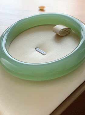 晴水手镯飘翠青白玉和田玉手镯