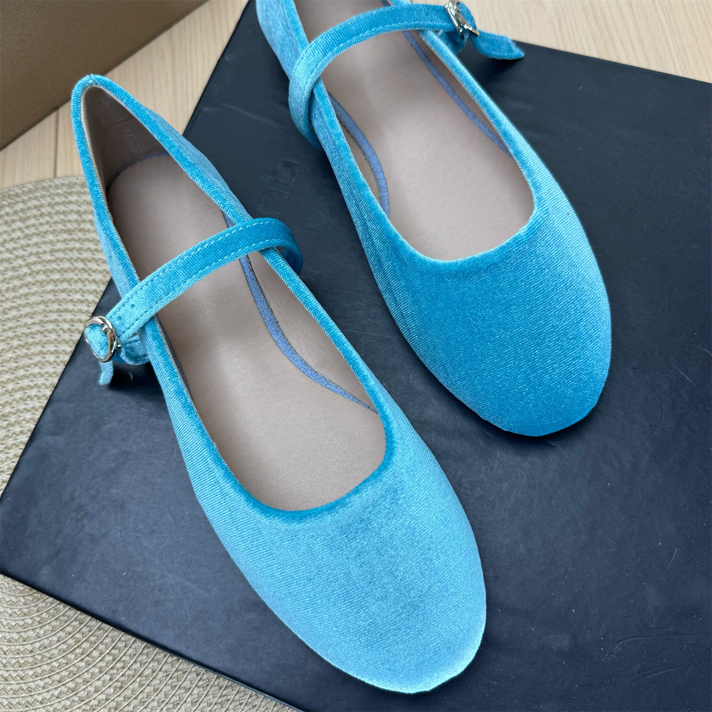 复古法式韩版一字带丝绒玛丽珍单鞋女浅口圆头平底学生鞋百搭舒适 - 图0