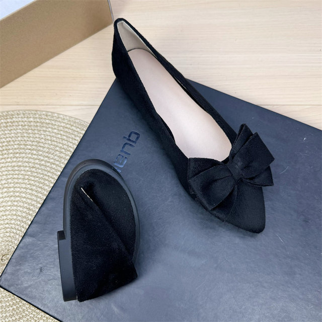 Versatile shallow slip-on soft-soled beanie shoes