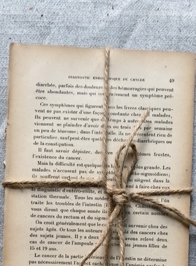 复古外文英文麻绳捆绑老旧黄书捆装饰怀旧陈列摆件摄影道具旧书捆