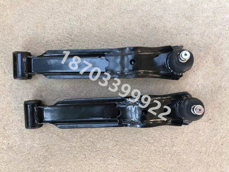 适配鸿日S1电动汽车配件前下支臂前下摆臂下肢臂下悬架臂胶套托臂 - 图0