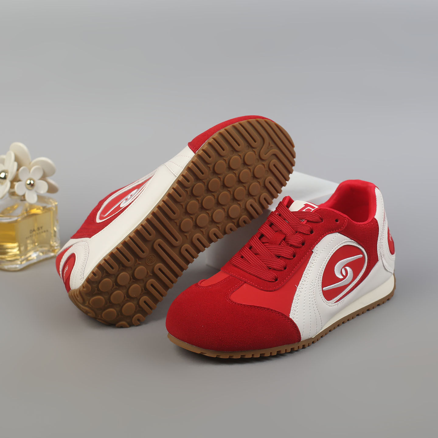 福禄桐红色德训鞋女春季2026年新款拼色休闲运动鞋平底系带板鞋,淘宝优惠券,粉丝福利购,淘宝优惠卷