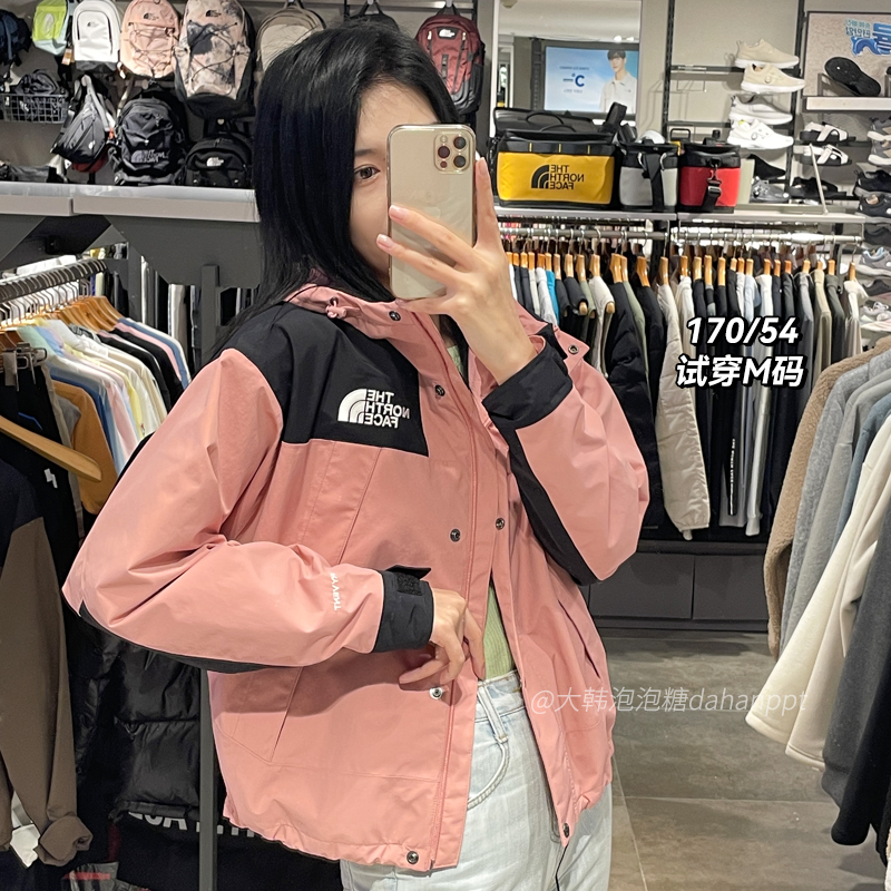 现货秒发TheNorthFace北面冲锋衣女小个子粉色美拉德外套NJ2HP80-图1