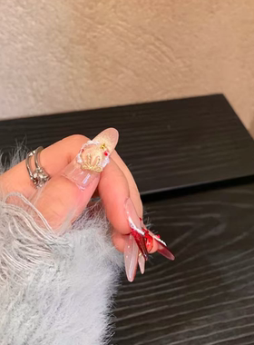 新年花环安可拉红猫眼蝴蝶结法式显白穿戴甲长款高级感苹果美甲贴
