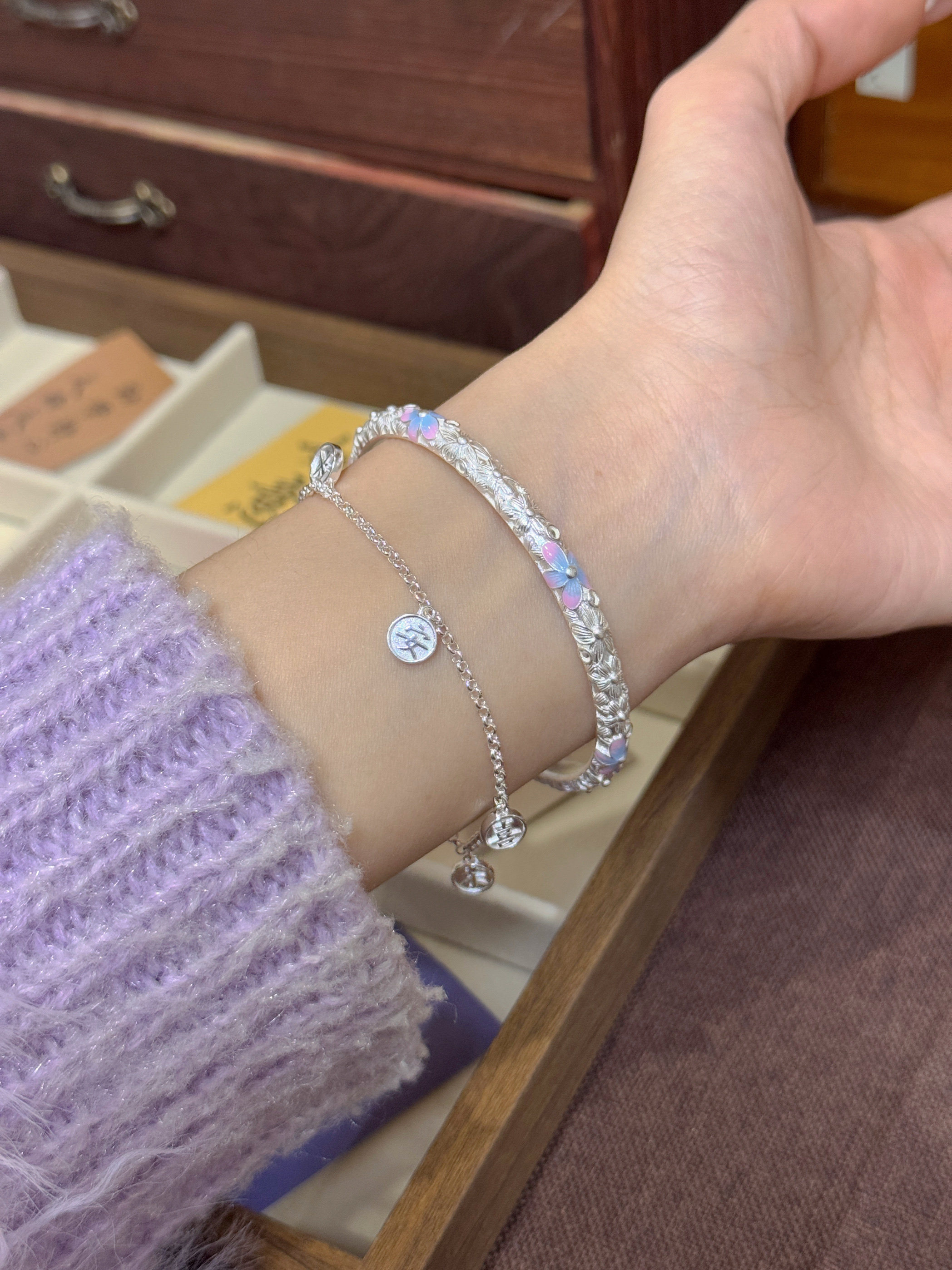 兮语「花神」足银9999手镯女新中式古法珐琅梅花闭口镯本命年,淘宝优惠券,粉丝福利购,淘宝优惠卷