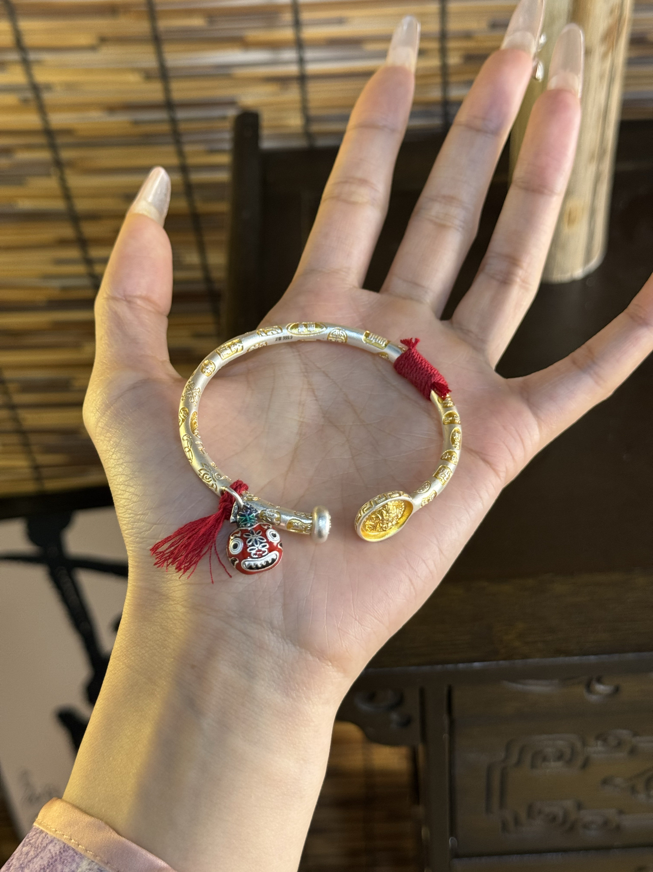 兮语「来财」足银9999手镯女新中式古法红绳款描金拉丝开口镯新年,淘宝优惠券,粉丝福利购,淘宝优惠卷