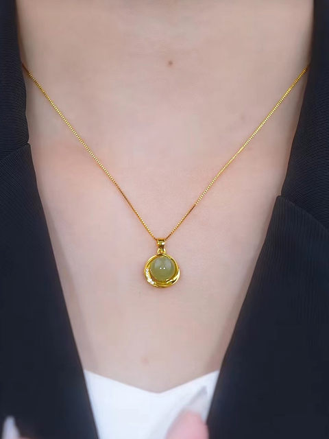 Green Hetian jade transfer bead necklace titanium steel does not fade