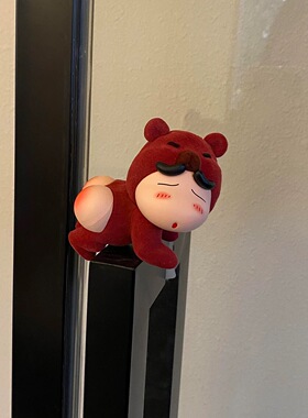 蜡笔小新植绒屁屁熊摆件