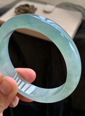 冰种绿飘花玉石手镯爆款正圈玉翠高冰石英岩玉女生贵妃镯显白冰润