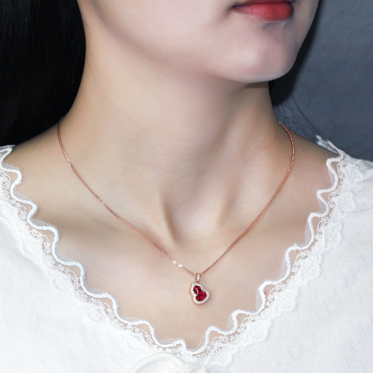 加大版18K玫瑰金葫芦天然鸽血红宝石吊坠 镜面钻石万能扣项链复古 - 图2
