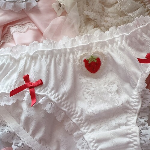 日系洛丽塔可爱甜美粉白草莓蕾丝边纯棉内裤女2025新款女生三角裤 - 图0