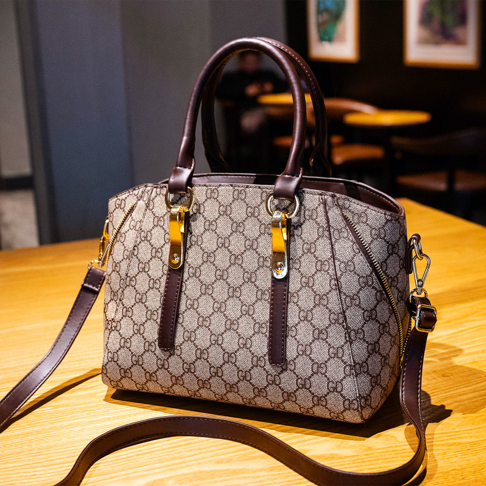 新款潮中年送妈妈斜挎大气手提女包 郝礼物箱包女士包袋