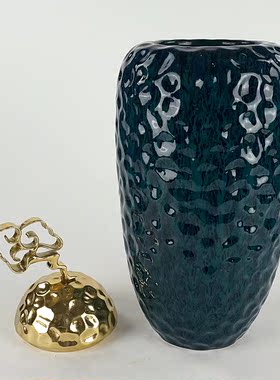 中式风客厅陶瓷有盖装饰罐