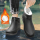 Rain boots for men in winter, fur integrated plus velvet, warm cotton shoes, mid-tube water shoes, waterproof, non-slip, wear-resistant, labor protection rubber shoes