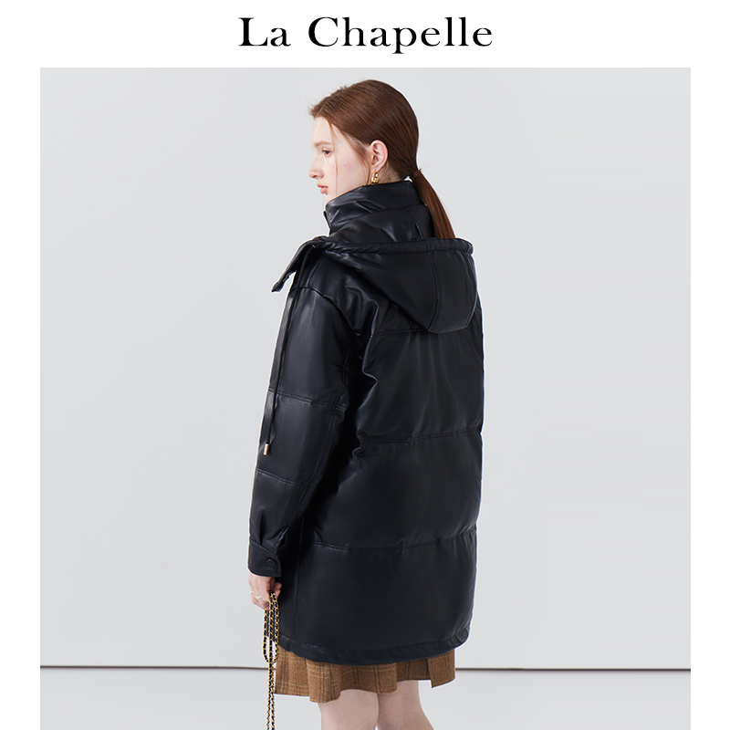 拉夏贝尔/La Chapelle连帽加厚盘扣pu皮面中长款棉服外套女冬棉衣