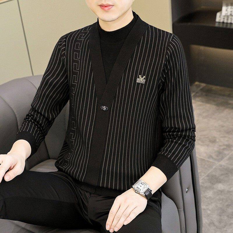 高档假两件竖条纹毛衣男冬季潮流修身V领针织羊毛衫男款显瘦上衣