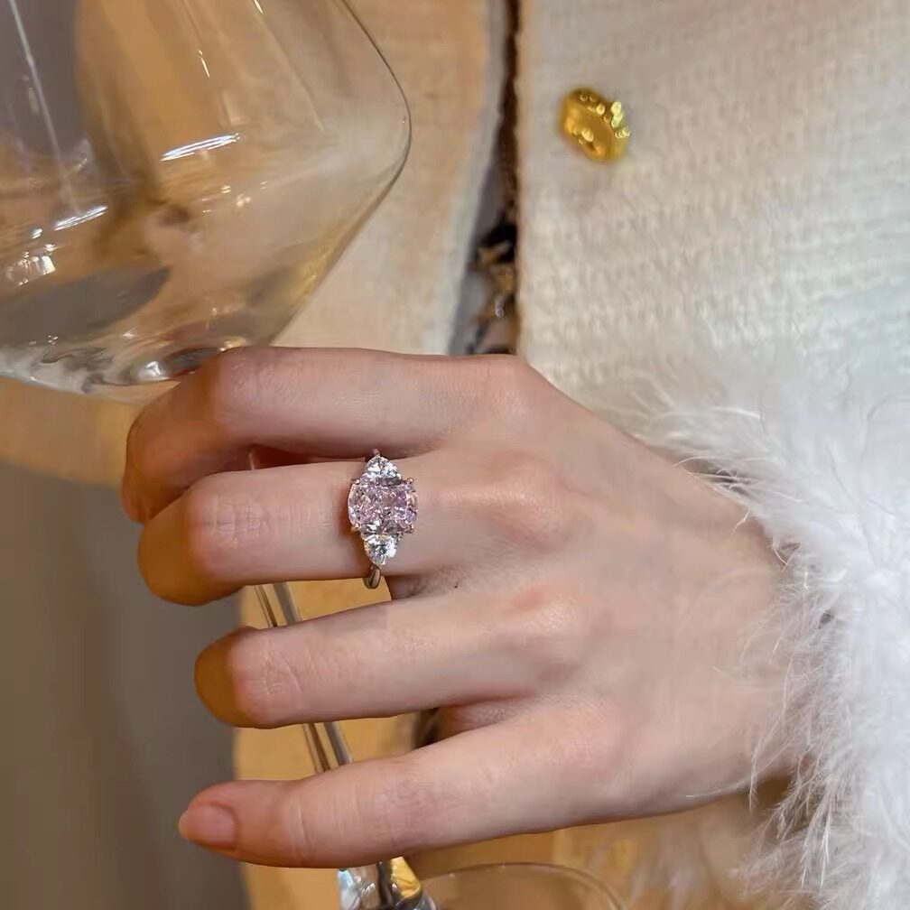 Leidy Haute Couture 4-carat ring super classic cushion-shaped three-stone model S925 silver K gold plated upgraded version