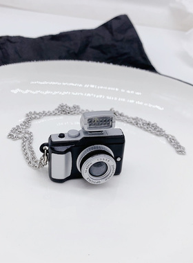 ins嘻哈复古发光闪光相机项链