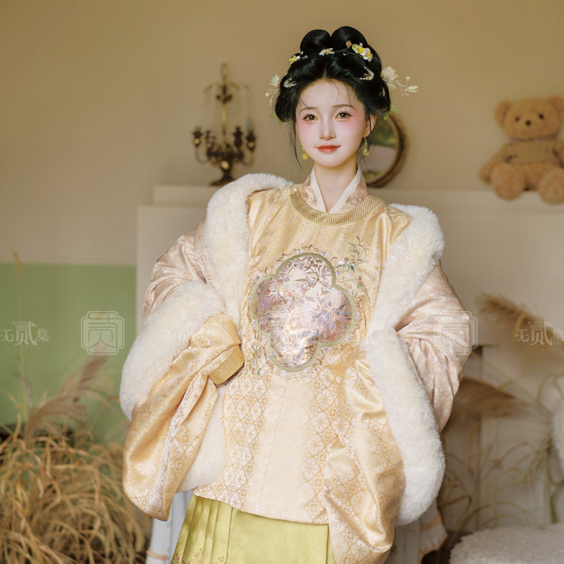 无贰集【榴光月落】明制圆领袍保暖仿宋锦披肩马面裙千金风圆领袄,淘宝优惠券,粉丝福利购,淘宝优惠卷