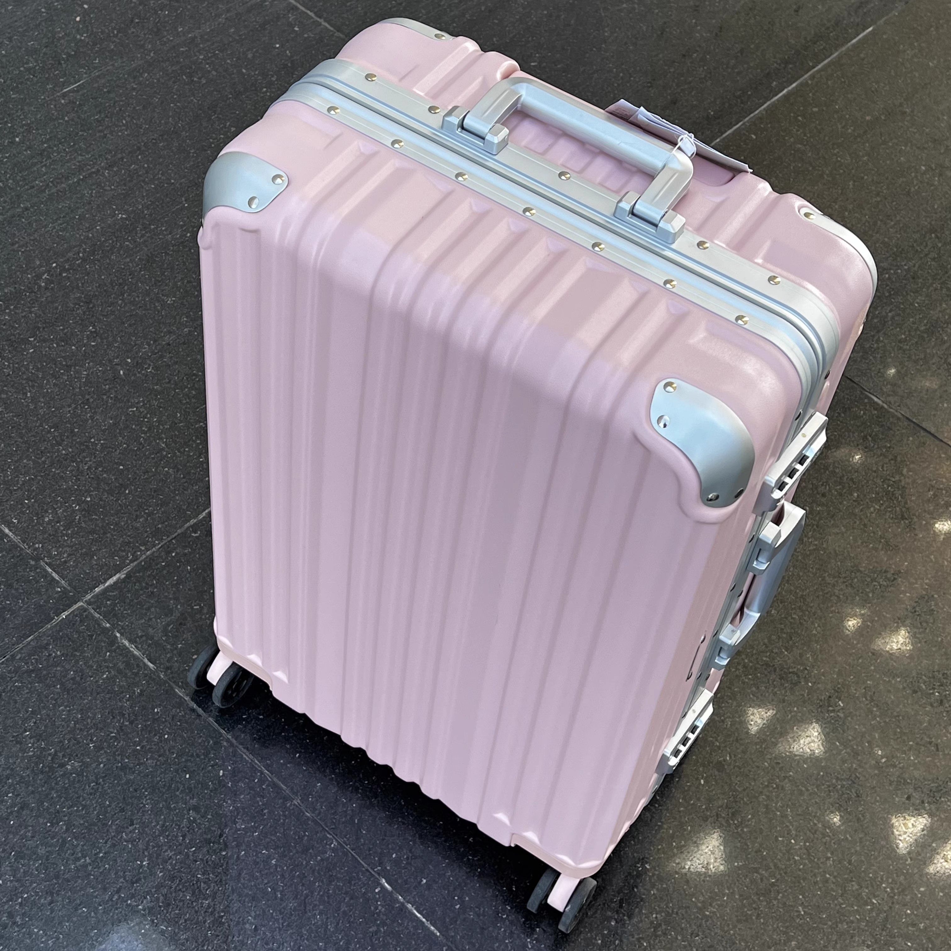 高颜值 出口日本小白行李箱静音万向轮20寸登机箱24寸铝框旅行箱,淘宝优惠券,粉丝福利购,淘宝优惠卷