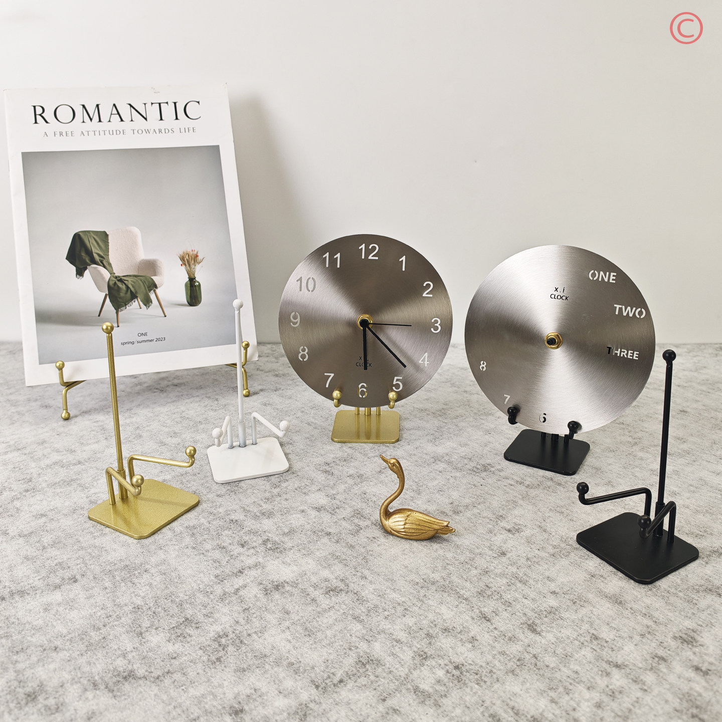 家用挂钟座钟高级感盘子支架展示架摆台式钟表卧室床头时钟摆件,淘宝优惠券,粉丝福利购,淘宝优惠卷