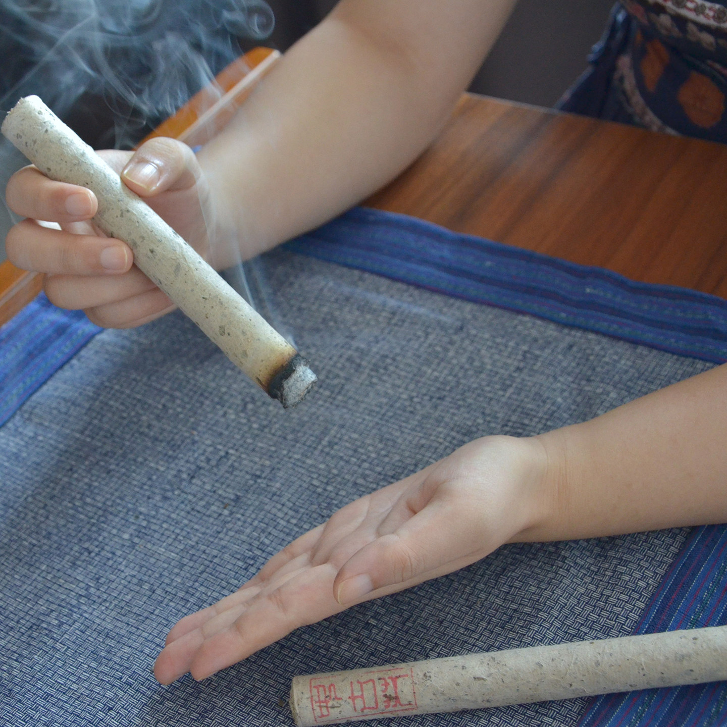 大别山野生三年陈艾石磨手工艾条纯艾正品家用养生馆1.8cm艾灸条