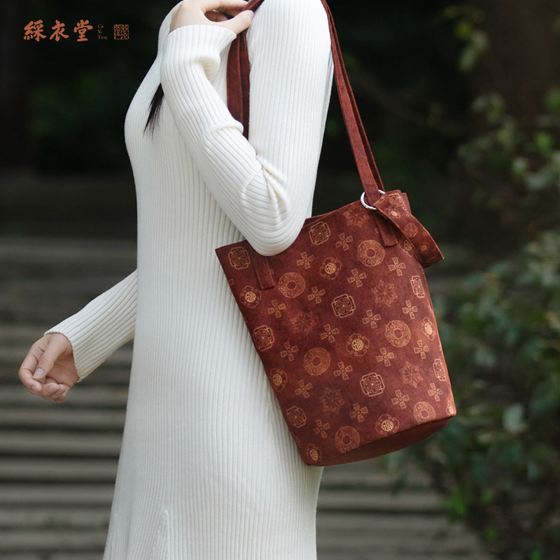 彩衣堂国风复古水桶包传统纹样单肩斜挎腋下红大容量新年汉服礼物,淘宝优惠券,粉丝福利购,淘宝优惠卷