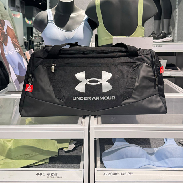 ຖົງໃສ່ເຄື່ອງກິລາ Under Armour ແລະ ຖົງໃສ່ກັນນໍ້າ