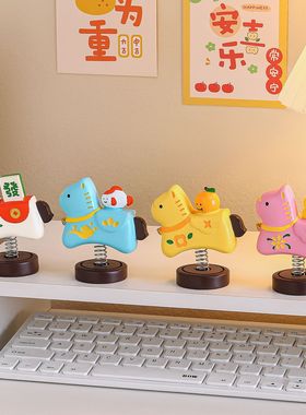 2026马年吉祥物马上有钱花发财摆件桌面装饰品公仔本命新年礼物