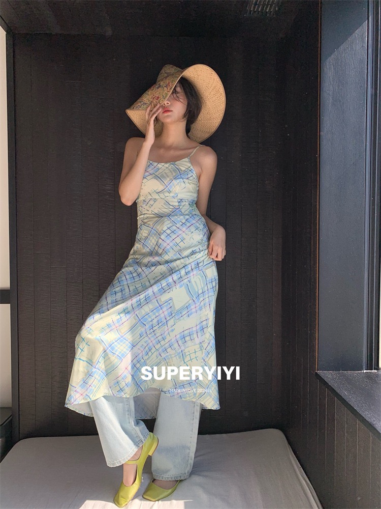 SUPER YIYI法式吊带连衣裙女夏季新款格纹印花长裙度假风修身裙子 - 图1