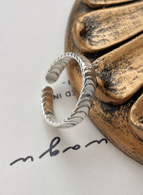 戒指女轻奢高级感可调节S925纯银不规则几何鱼鳞圆片开口食指戒