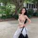 ຕາຫນ່າງ slanted shoulder vest suspender ຂອງແມ່ຍິງ summer ການອອກແບບ niche ຮ້ອນສາວ slimming pleated ດ້ານເທິງສັ້ນ