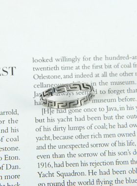 圣熙新款气质简约18K金色ins个性长城纹戒指女冷淡风网红同款指环