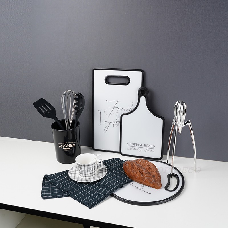 样板间 厨房餐厅台面简约现代摆件 几何砧板面包茶巾炊具软装套件 - 图0