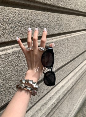 时尚小众设计复古感手链蝴蝶结手环弹力首饰金属感配饰手链手镯女