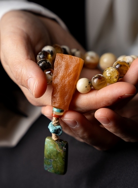 卡杰格朵.妖孽纹理的蜜蜡手串