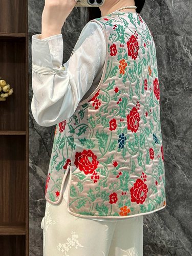 新中式国风重磅漳绒七彩缠枝牡丹马甲新中式国风圆领盘扣气质上衣 - 图2